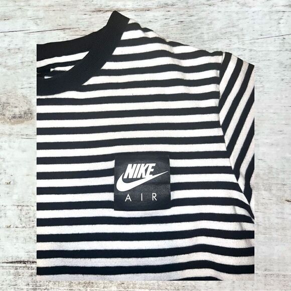 Nike Air Stripe T Shirt Size Childs XL - Picture 2 of 6